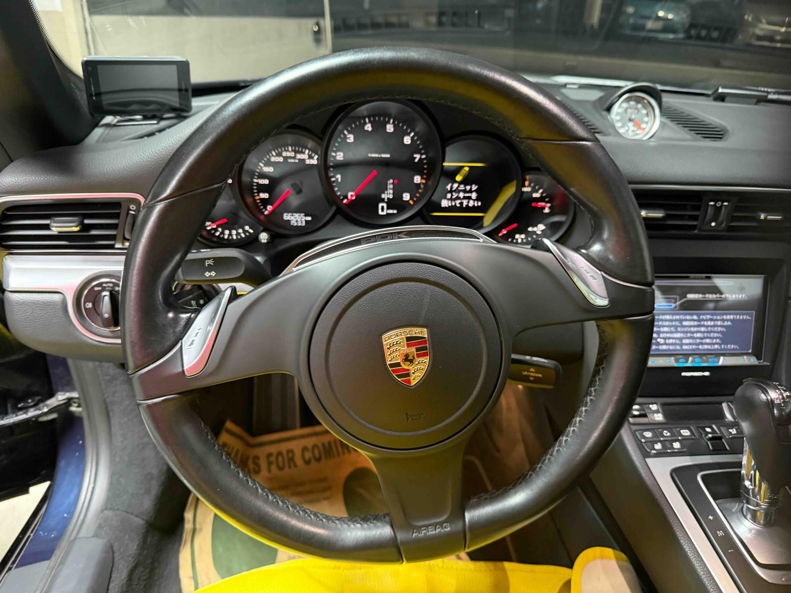 ポルシェ 911 ★ アルカンターラ ステアリング *991後期使用 ポルシェ991GT3RSのアルカンターラステアリングをカーボン＆本革