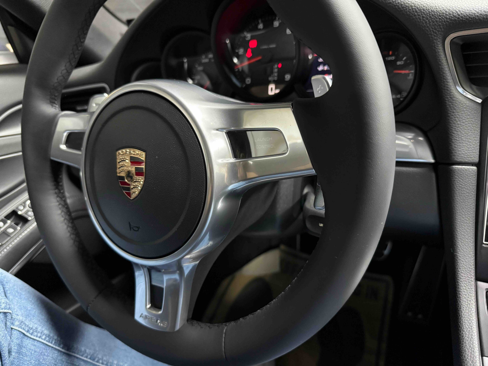 ポルシェ911カレラ（991.1） スポーツステアリングホイールから